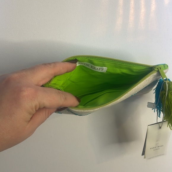 Beaded glasses pouch. NWT - Picture 3 of 4